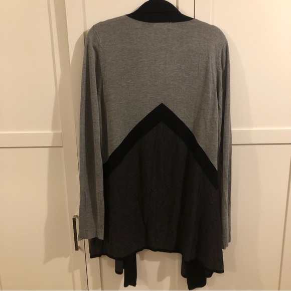 Charlie Paige Grey & Black Open Sweater Cardigan EUC - Picture 9 of 13